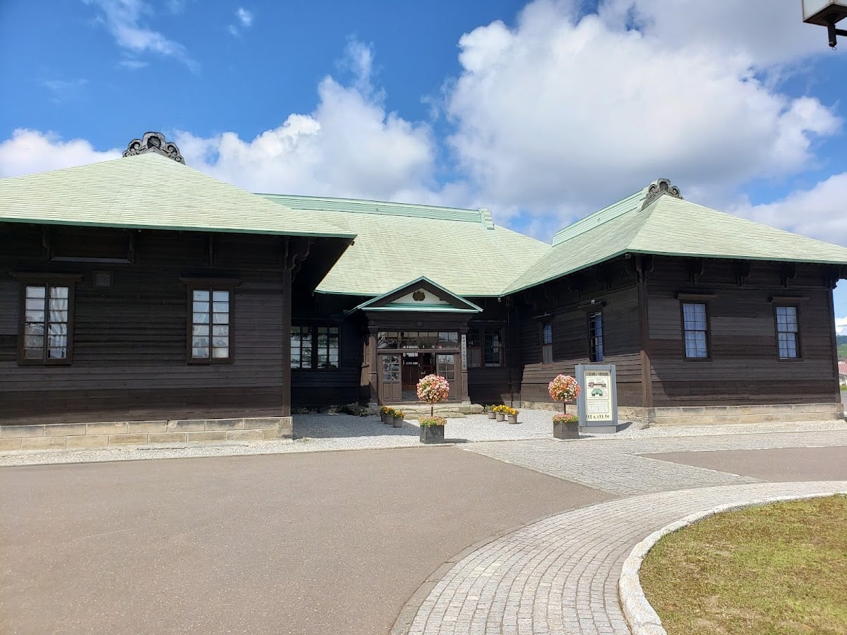 ツキガタカバトハクブツカン