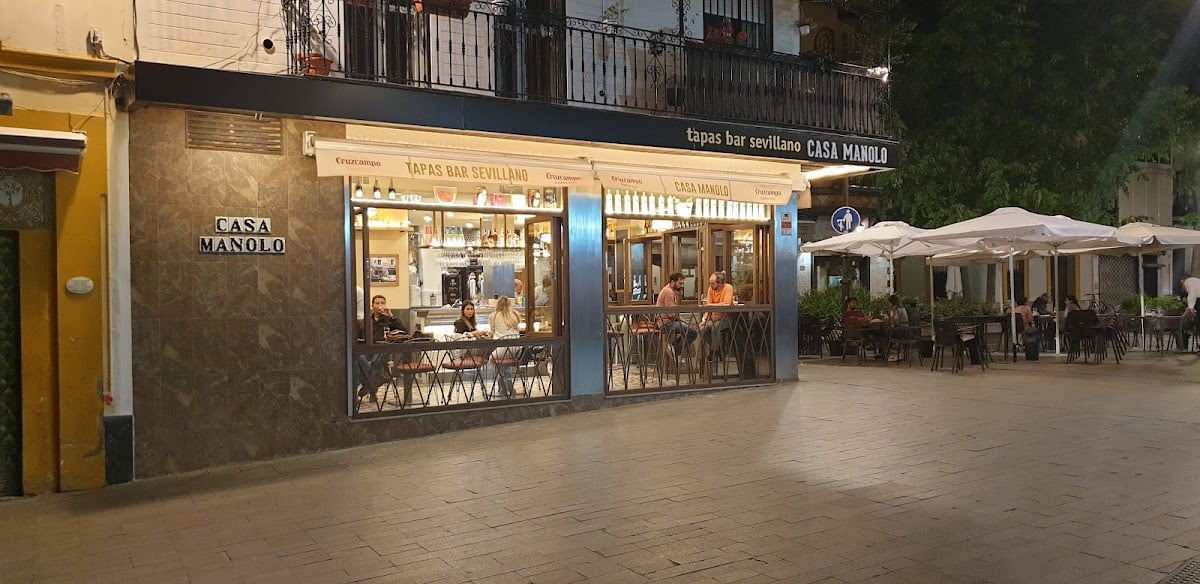 CASA MANOLO TAPAS BAR SEVILLANO - Antes era local ahora parece más de turitas