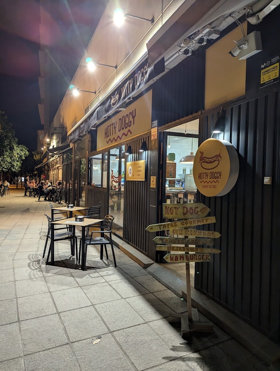 HOTTY DOGGY (Gourmet Hot dogs)