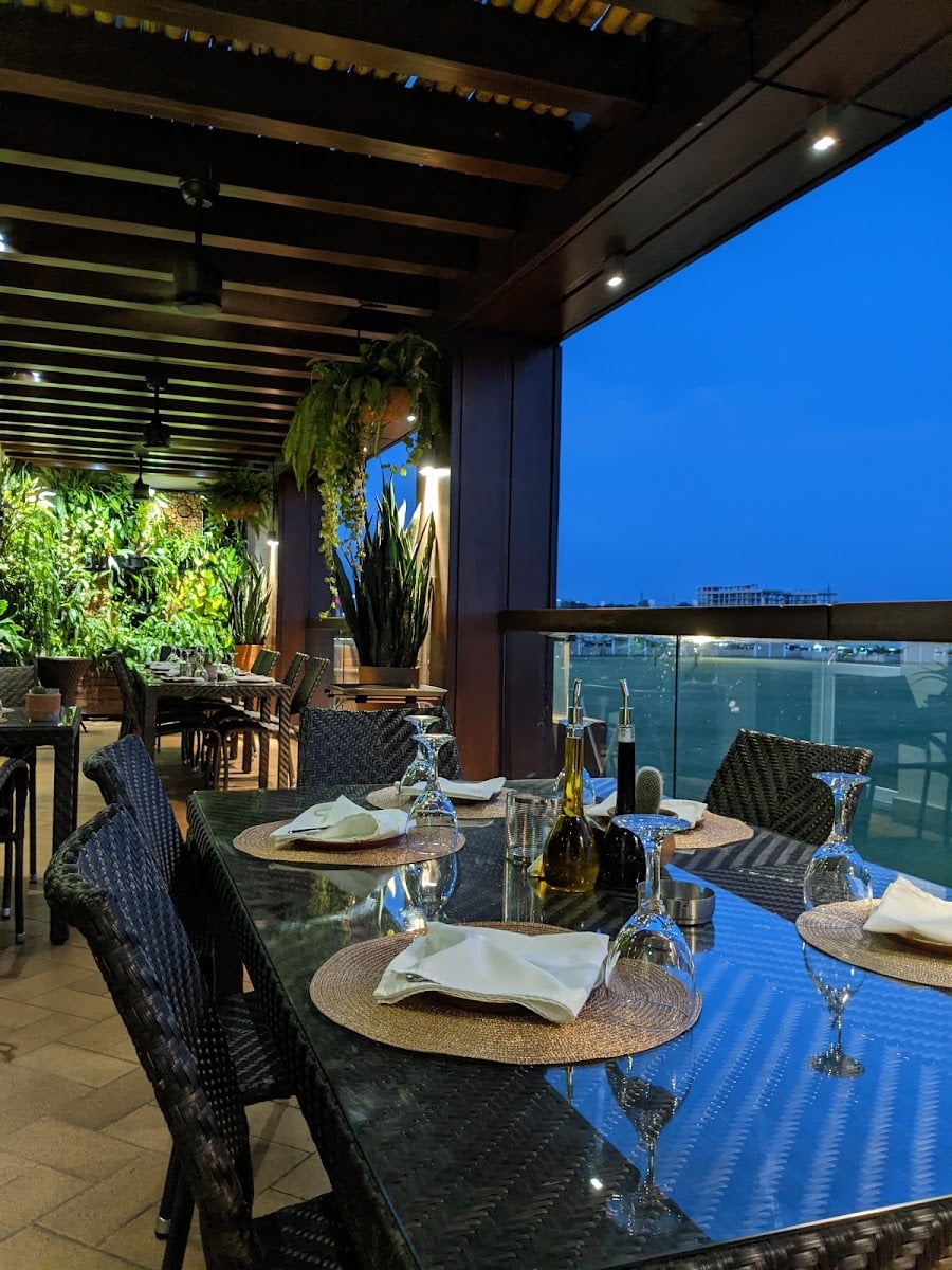 Polo Club Restaurant & Lounge