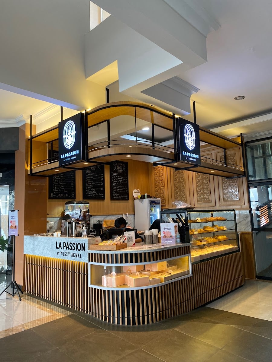 La Visione Patisserie (Women Cafe)
