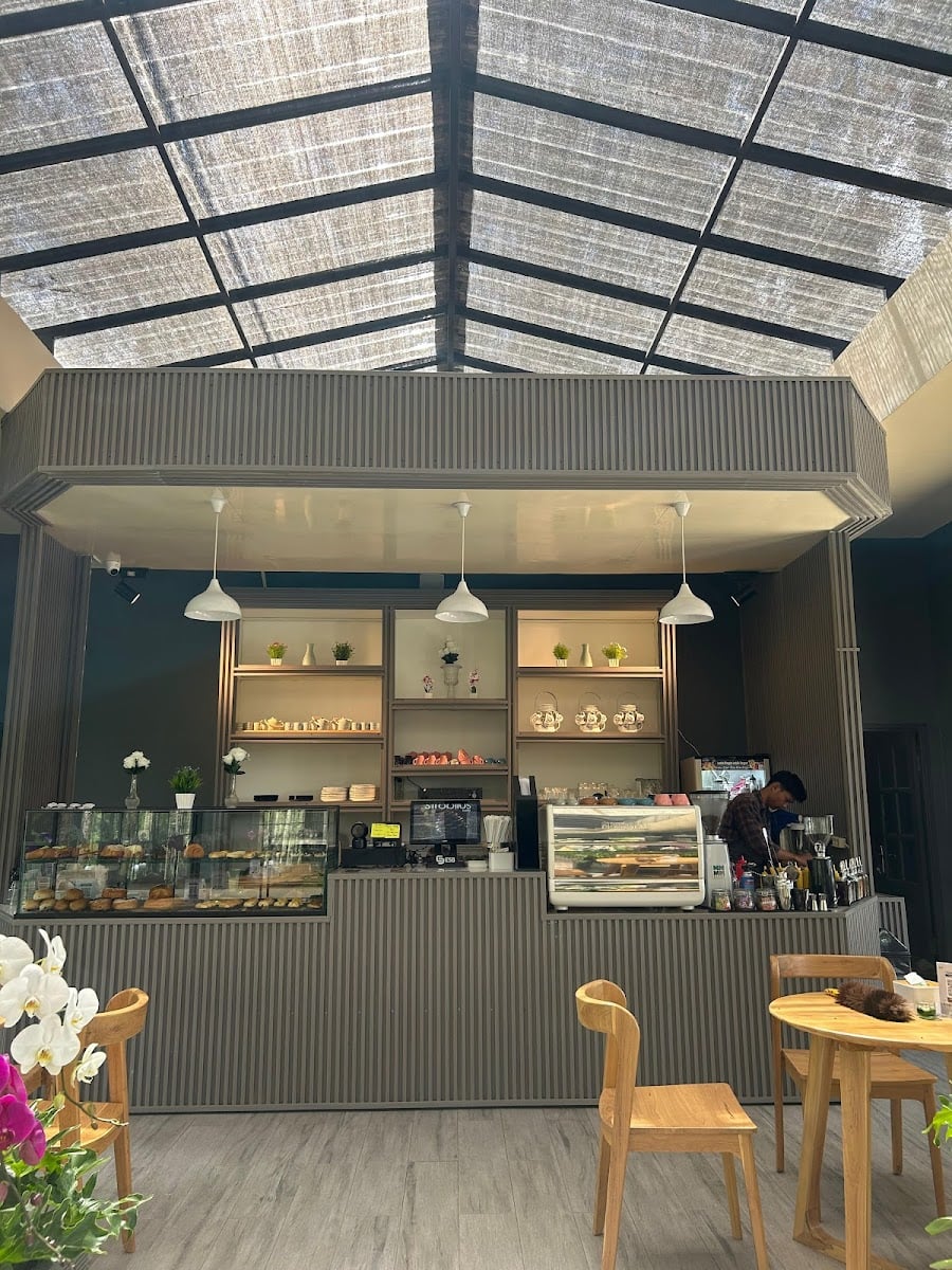 Strobilus Cafe & Resto