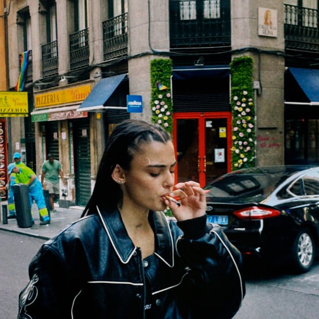ME LA SUDA - Album · SOFI
