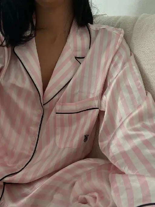 Pijama personalizado - Todas necesitamos un pijama con nuestas iniciales que nos gaga sentirnos hermosas. (Accesible/Caro)