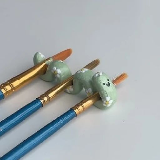 Worm paintbrush rest