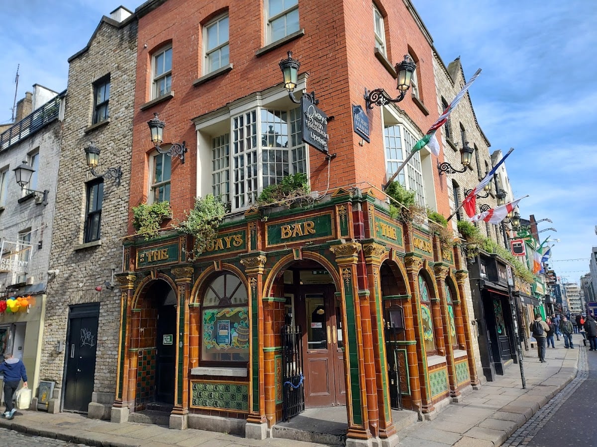 Temple Bar Lane - Full of independent shops, cafes and food spots