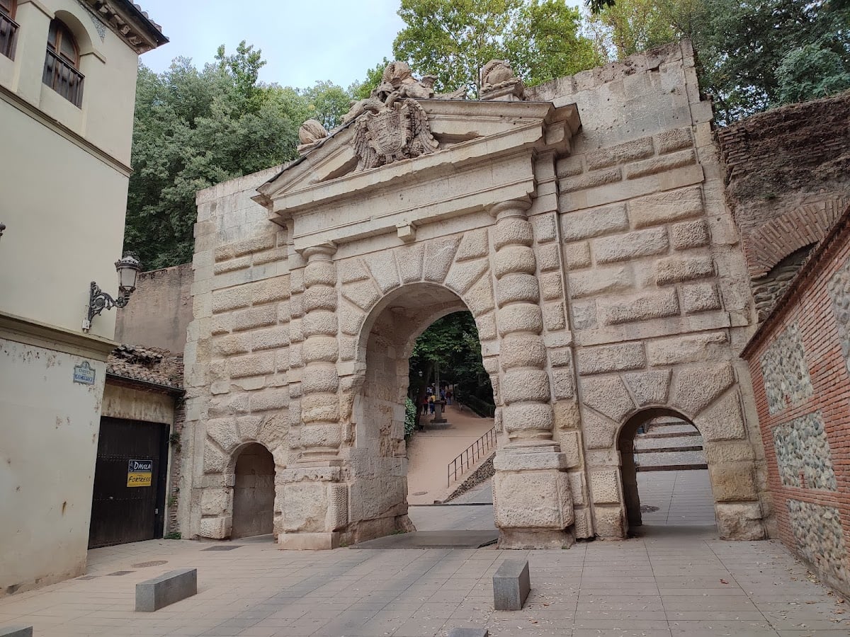 Puerta de las Granadas