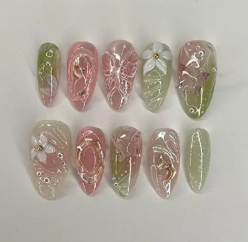 Floral Nails !!