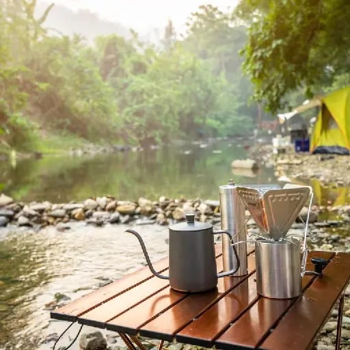 Go to camping near a river - Acampar cerca de un río.