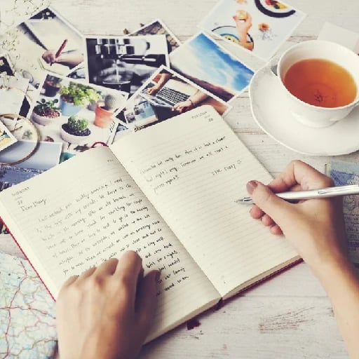 Escribir en un diario - Esplayar en papel todo lo que sentis o tenes dentro, que no puedas contarselo a nadie o que cueste hacerlo. Te sientes mucho mejor después de hacerlo
