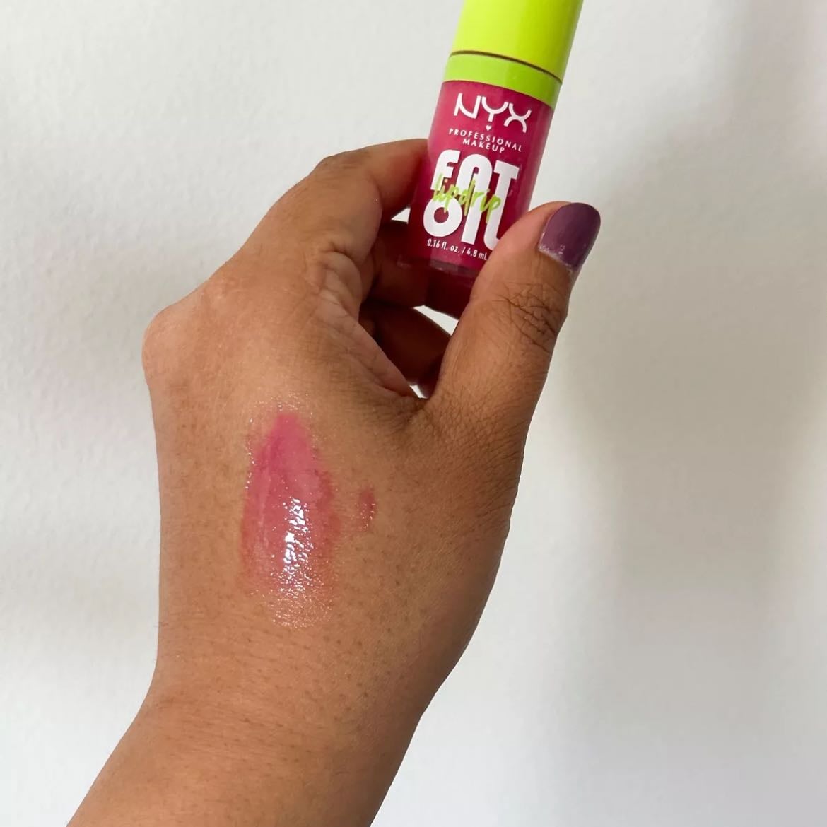 Glossy and pink - Lip liner delight + Gloss model NYX