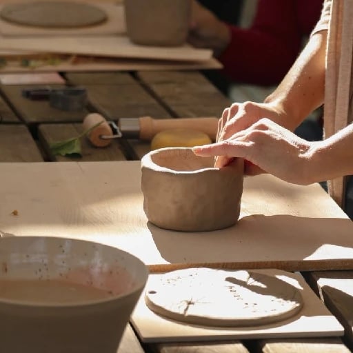 Cerámica - Actividades como esta trabajan la paciencia y creatividad, en pareja todo esto puede ser más divertido.