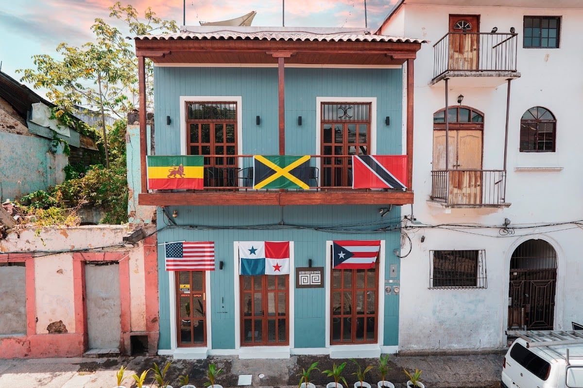 Museo del Reggae en Español - HORARIOS
• Lunes a domingo: 10:00 a.m. – 6:00 p.m.
TARIFAS
• Turistas: B/.10.00
• Nacionales: B/.7.00
• Jubilados y niños: B/.5.00