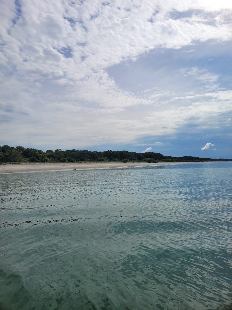 Playa Los Azules - Poco conocida, pero con arena clara y mar sereno. Ideal para fotos.