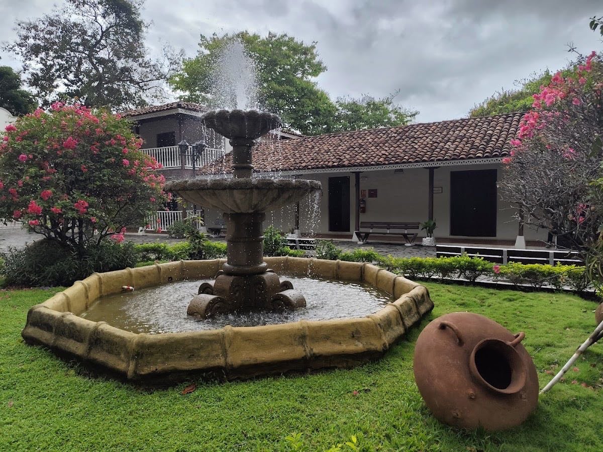 Mi Pueblito - HORARIOS
• Lunes a domingo de 8:00 a.m. a 4:00 p.m.
TARIFAS
• Panameños y residentes (6 años en adelante): B/.1.00
• Extranjeros: B/.3.00
• Menores de 5 años: gratis
• Personas con discapacidad, jubilados y estudiantes con credencial: gratis
