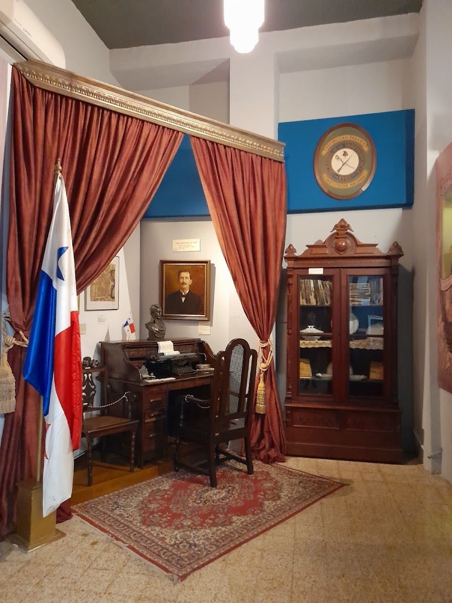Museo de La Historia de Panamá - HORARIOS
• Martes a domingo de 10:00 a.m. a 6:00 p.m.
Cerrado los lunes.
TARIFAS
• Entrada gratuita.