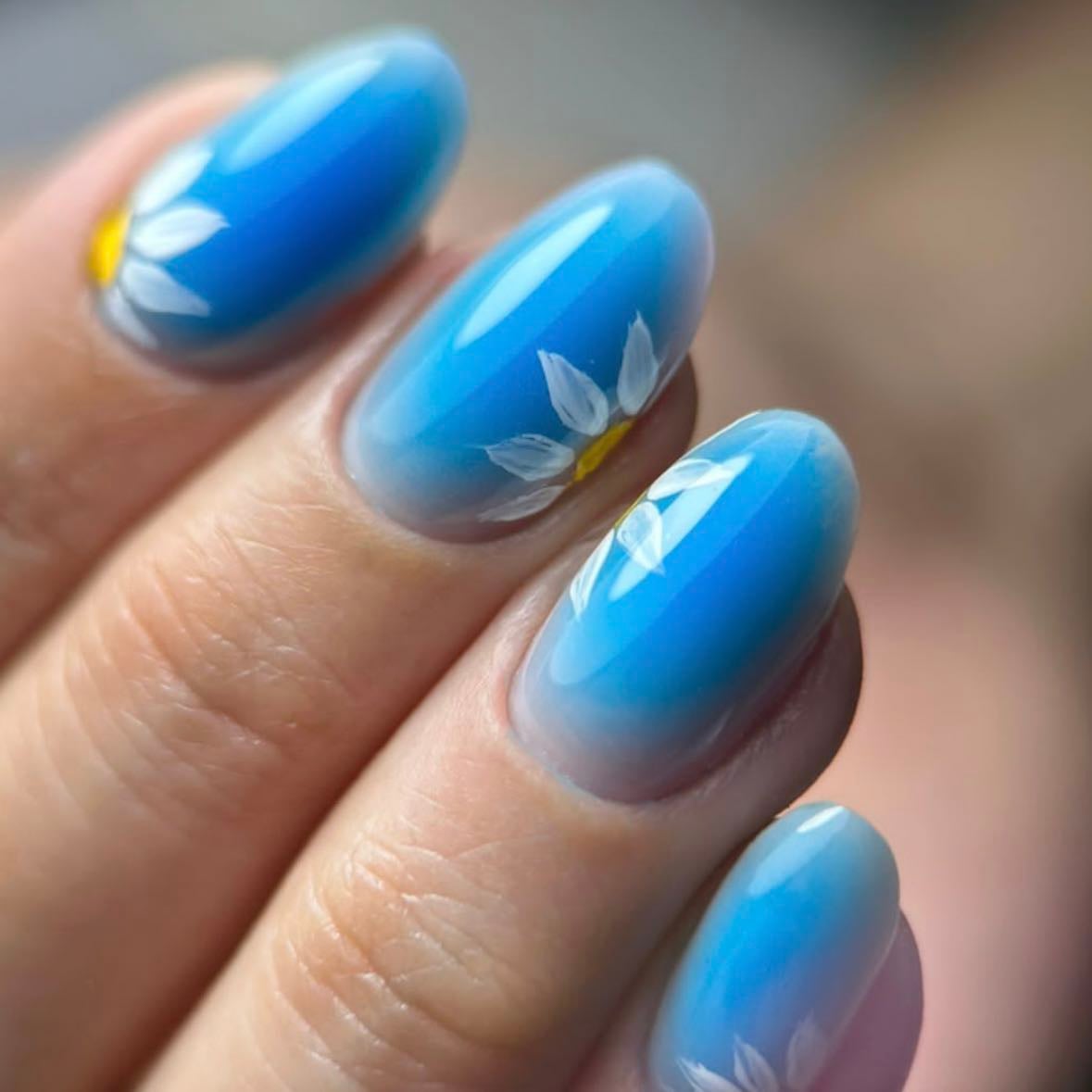 Azul con aerógrafo + diseño a mano - Abr’23