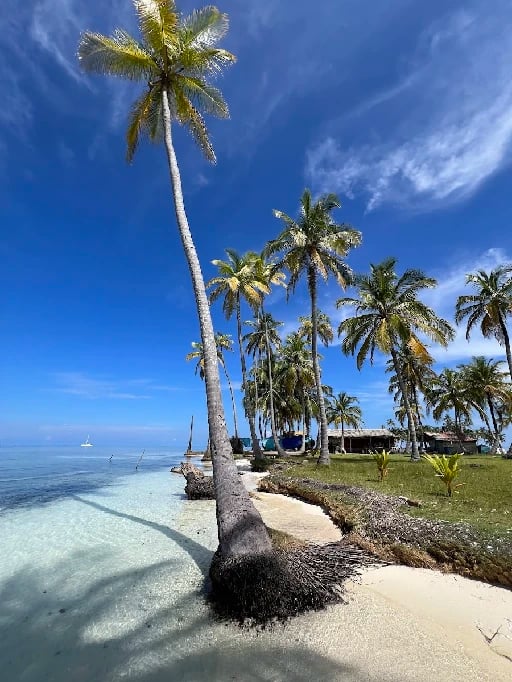 San Blas Islands - Se consideran un destino principal en Panamá debido a su belleza natural bien protegida, administrada por los indígenas guna.
