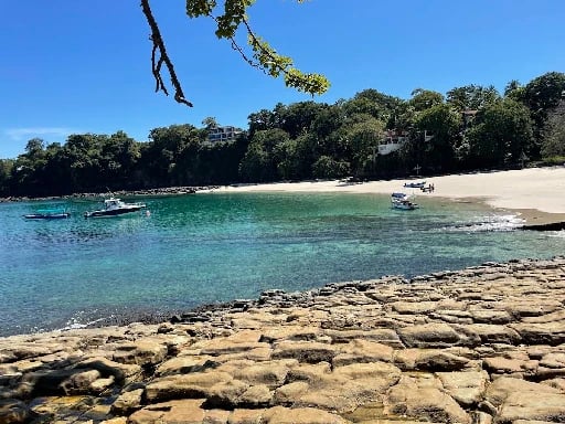 Playa Larga - Playa virgen de varios kilómetros. Parte del Parque Nacional Marino. Ideal para caminatas largas y ver tortugas (en temporada).