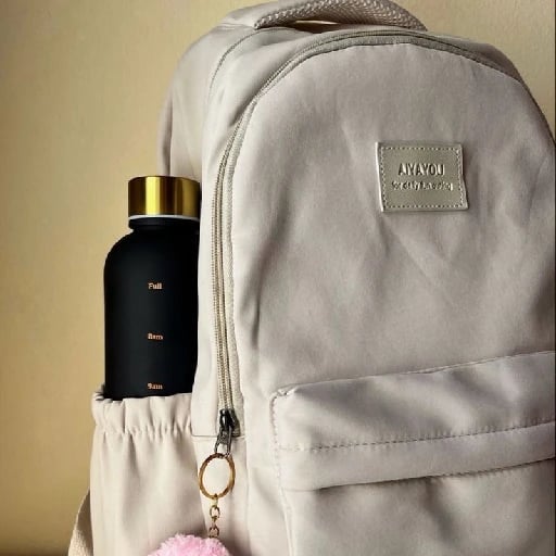 Mochila - Una mochila grande es esencial o una que se adapte a la cantidad de cosas que pensamos llevar, lo más importante es que sea de buena calidad para que nos dure y evitar desperfectos en ella.