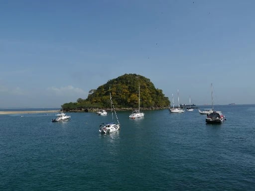 Isla Taboguilla - Más pequeña y aislada, se visita en tours desde Amador.