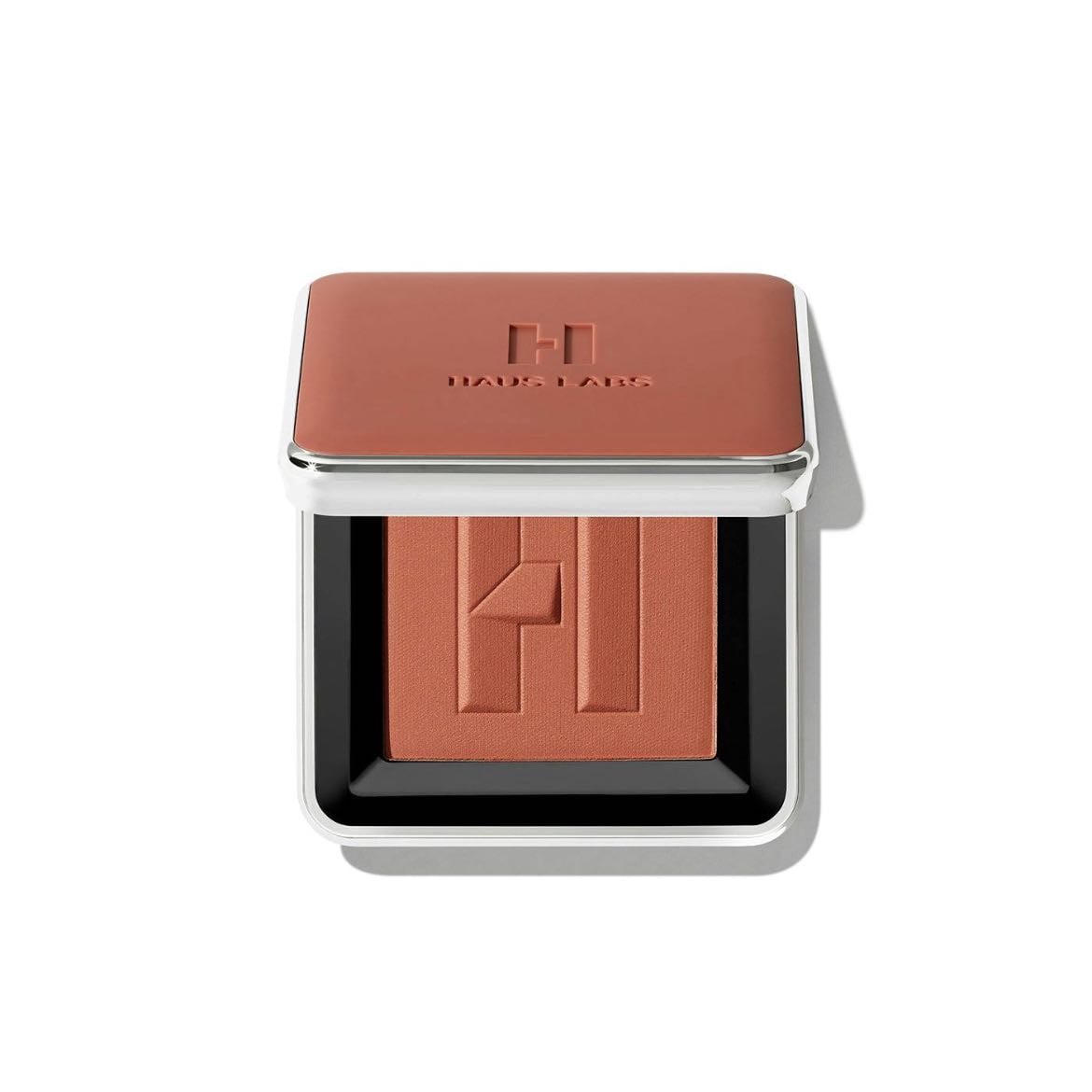 Haus Labs powder blush - Tono: Firemoon. Es precioso, es como un blush y bronzer en uno, me encanta como queda en los cheeks.