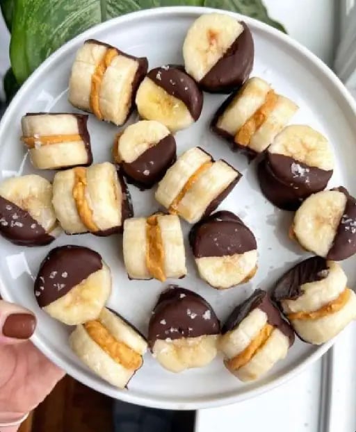 Bananas - Cubiertas de chocolate y rellenas de crema de man铆