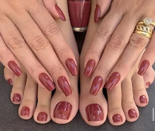 Uñas - Hacernos las uñas o aprender a hacerlas puede ser un plus a la hora de experimentar nuevos diseños, aunque no a todos les gusta, simplemente con pintarse las uñas de distintos colores y ser capaces de experimentar sin miedo ya nos ayuda