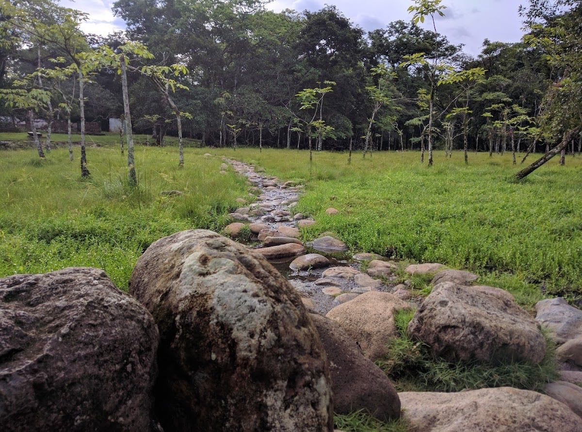 Pozos Termales de Gualaca - 📍 Pozos Termales de Gualaca (“La Abuela”) – Gualaca, Chiriquí
⛳ Actividades
• Baño en pozos minerales (~35 °C) rodeados de montaña
• Sendero por la finca (~40 ha) y zonas de picnic
Horario: Lunes a domingo, todo el día
Costo: $5 por persona (entrada general)