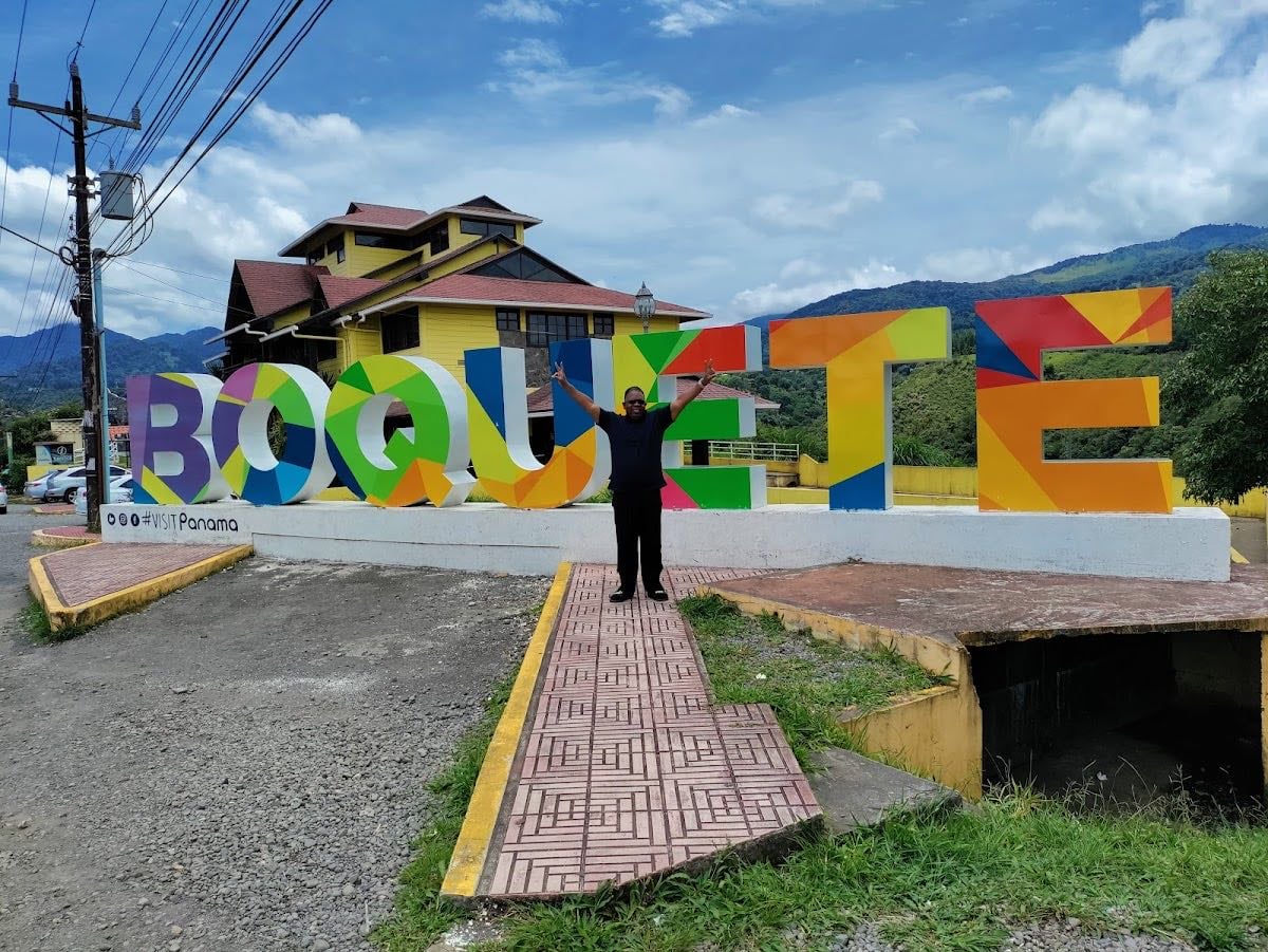 Boquete Visitor Center - ⛳ Actividades
• Visita a fincas de café y fresas
• Aguas termales y pesca en el lago
• Compras locales y cruce fronterizo
Horario: Lunes a domingo, 7:00 a.m. – 5:00 p.m.
Costo: Entrada gratuita; actividades con costo según el lugar