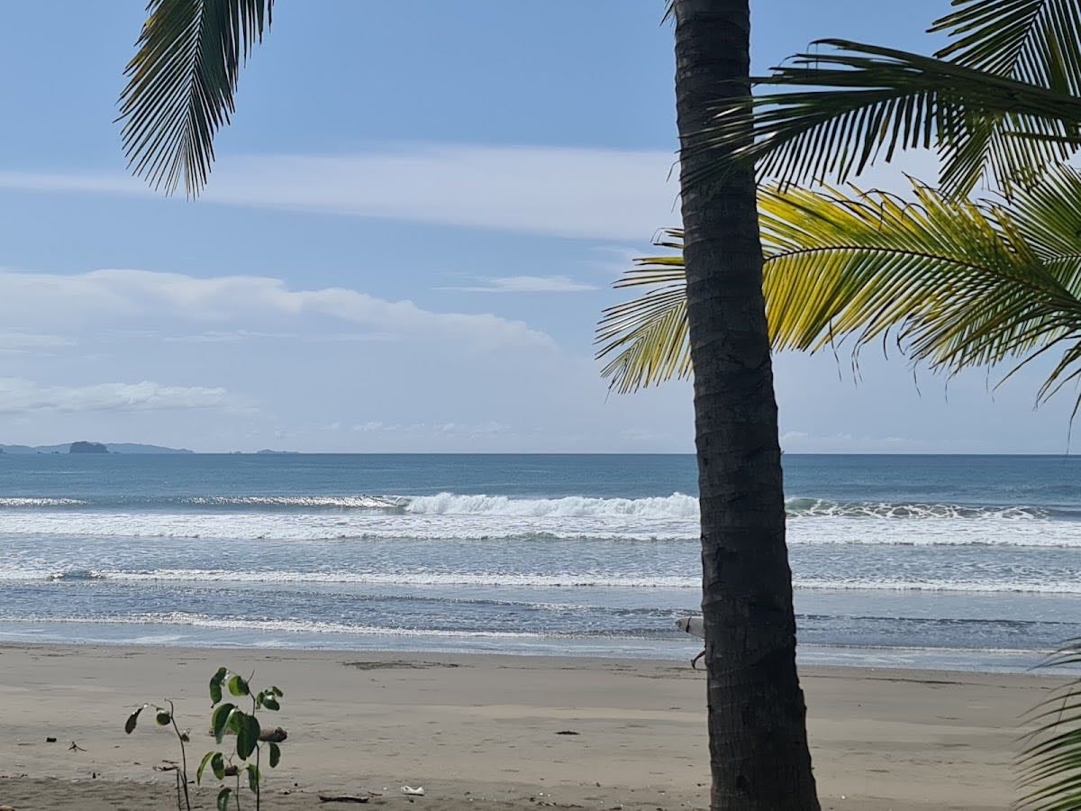 Playa Morrillo - Salvaje y con fuerte oleaje. Muy valorada por surfistas y fotógrafos.