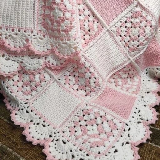 Manta de granny squares rosa