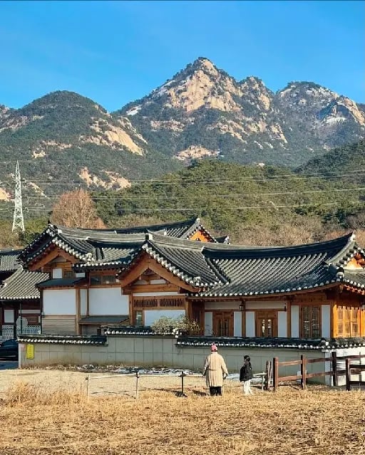 Eunpyeong Hanok Village - Tourist Attraction · Jingwan-dong