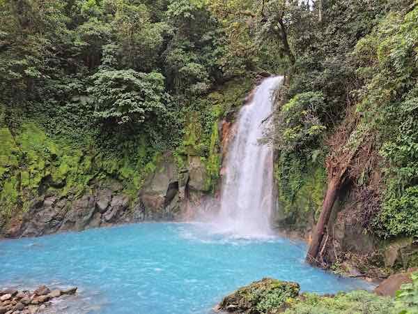 Rio Celeste y Los Teñideros