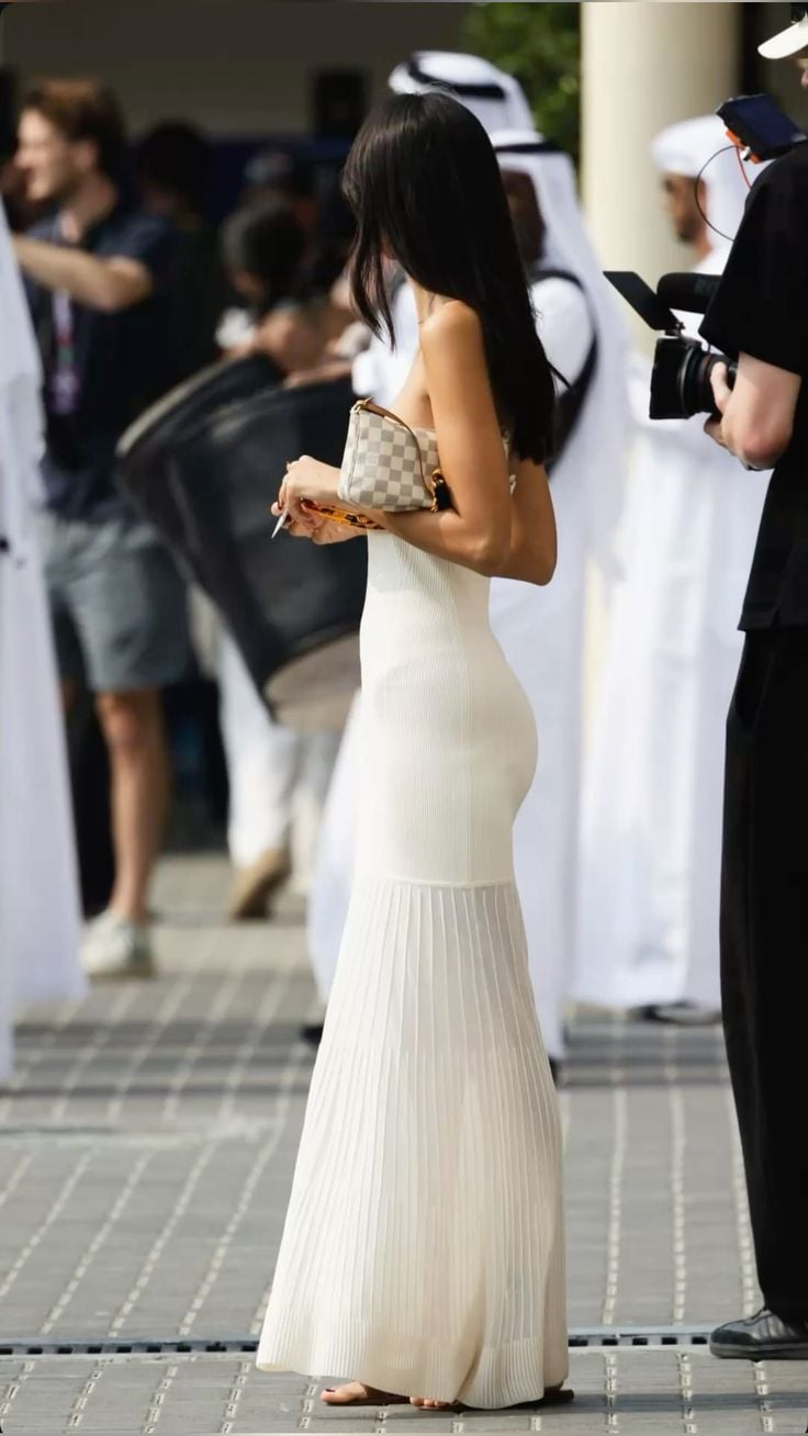 kika gomes via instagram stories • 12-06-25 in 2025 | Glam dresses, Clothes, Fashion outfits - Pinterest