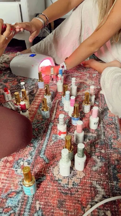 Pintarte las uñas
