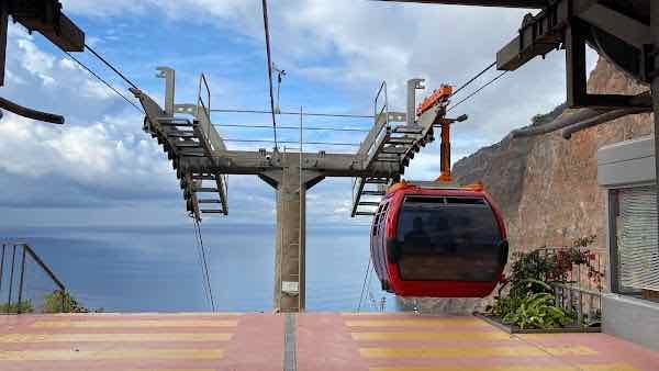 Teleférico das Fajãs do Cabo Girão