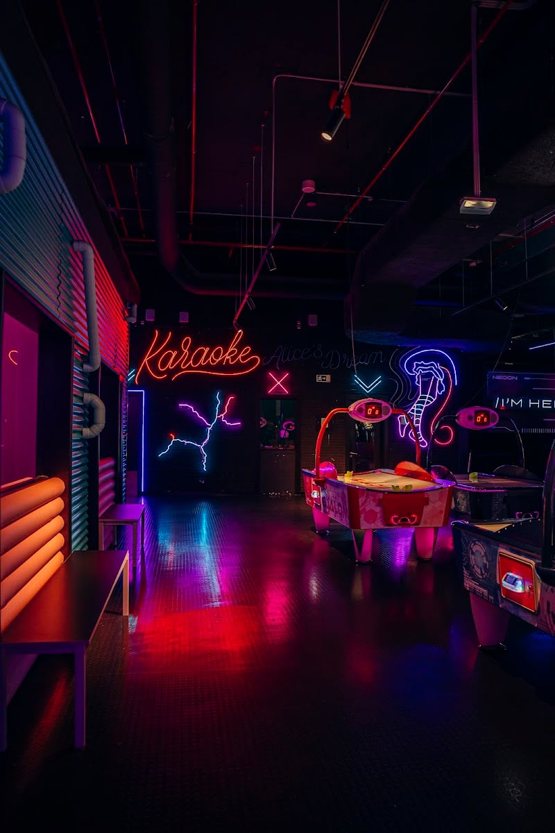 Neoon Space - Noite de jogos