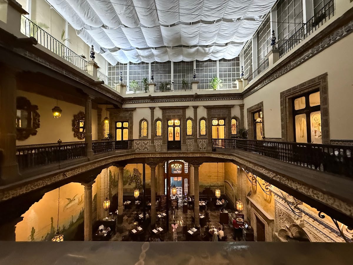Sanborns Madero | Restaurante, Tienda y Farmacia - Este lugar está muy accesible y muy bueno para spots