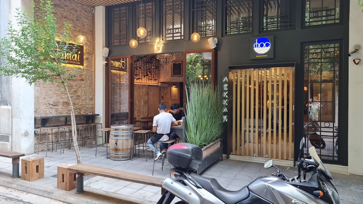 Thamai Spritzeria - center