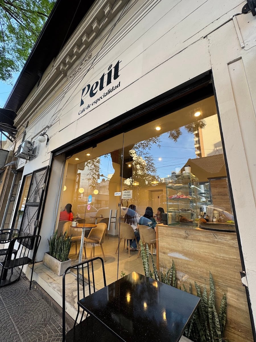 Petit Café