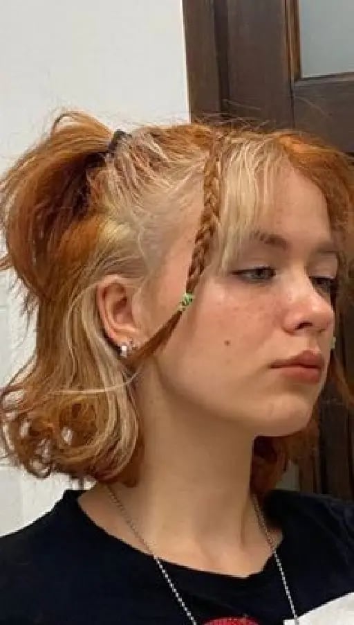 Dos coletitas con trenzas