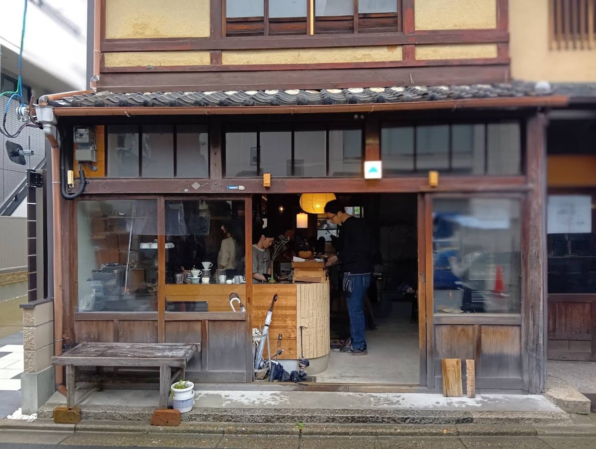 ARCHI coffee and wine