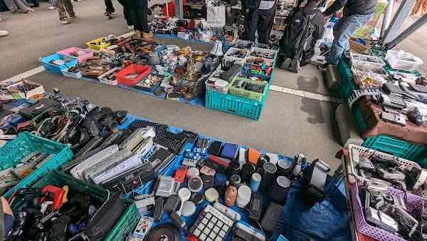 Tokyo City Flea Market - The best branded vintage clothes, cheap!!👜🎀