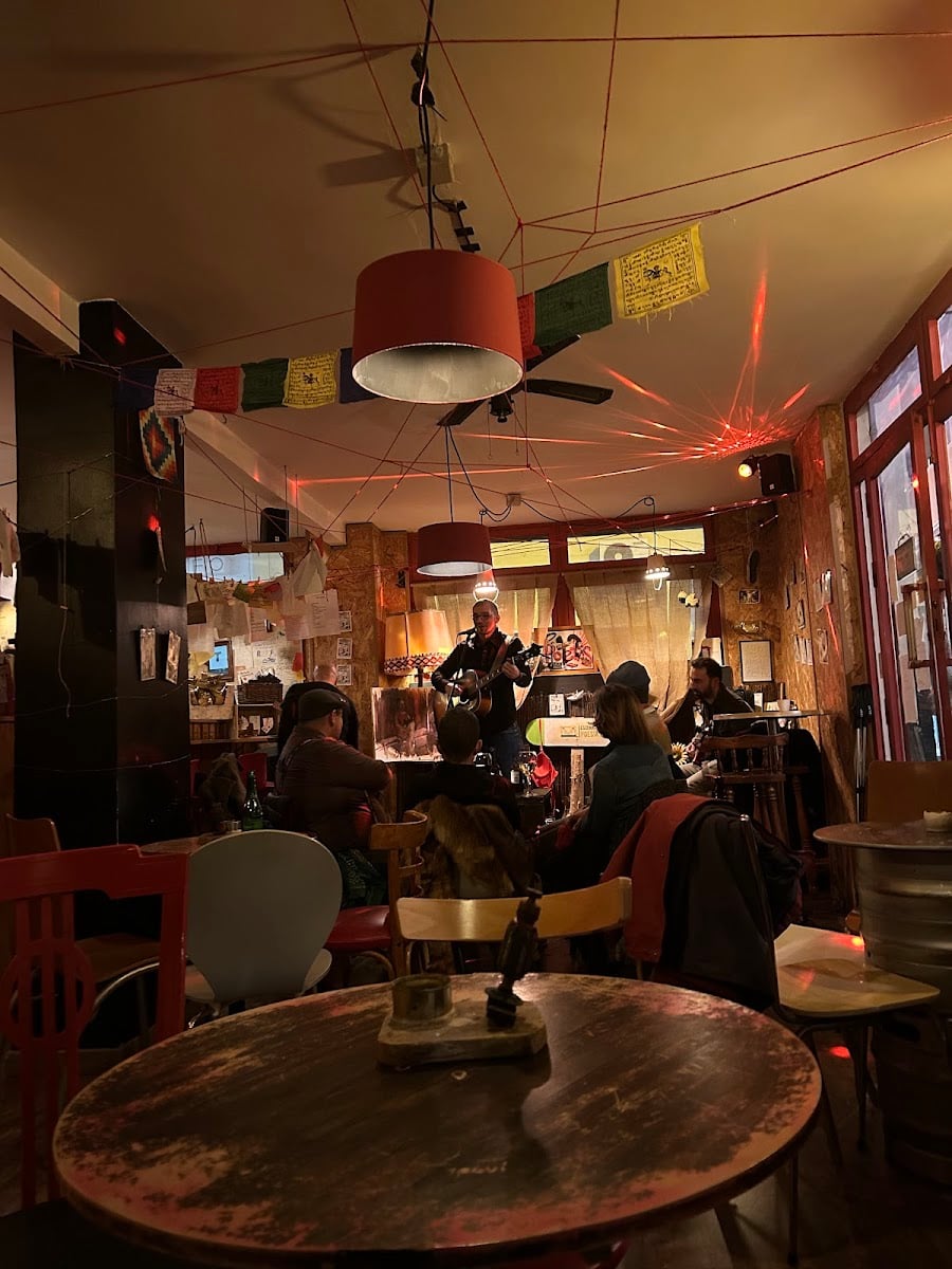 El Refugio Arte y Utopías - Arte - Bar