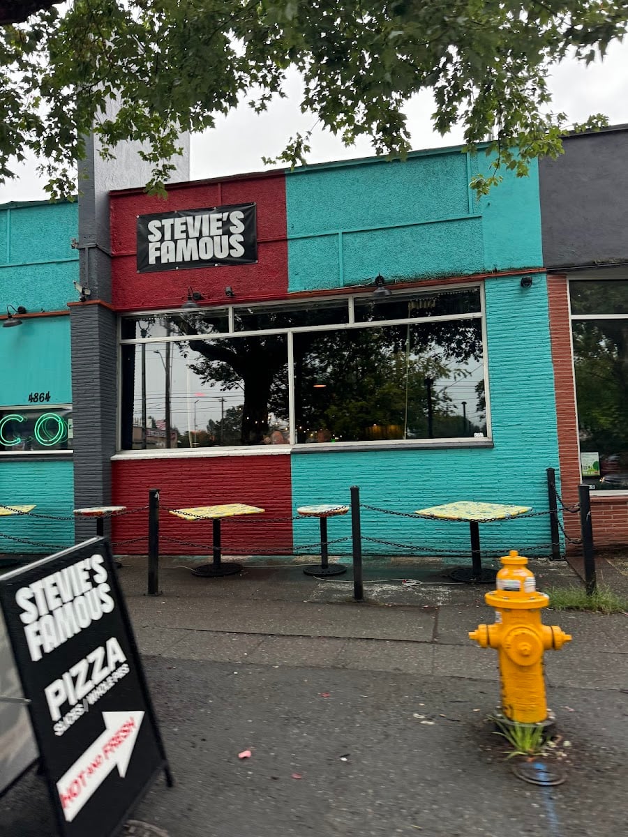 stevie’s famous - pizza