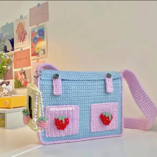 Strawberry Messenger Bag - Vivi crochet