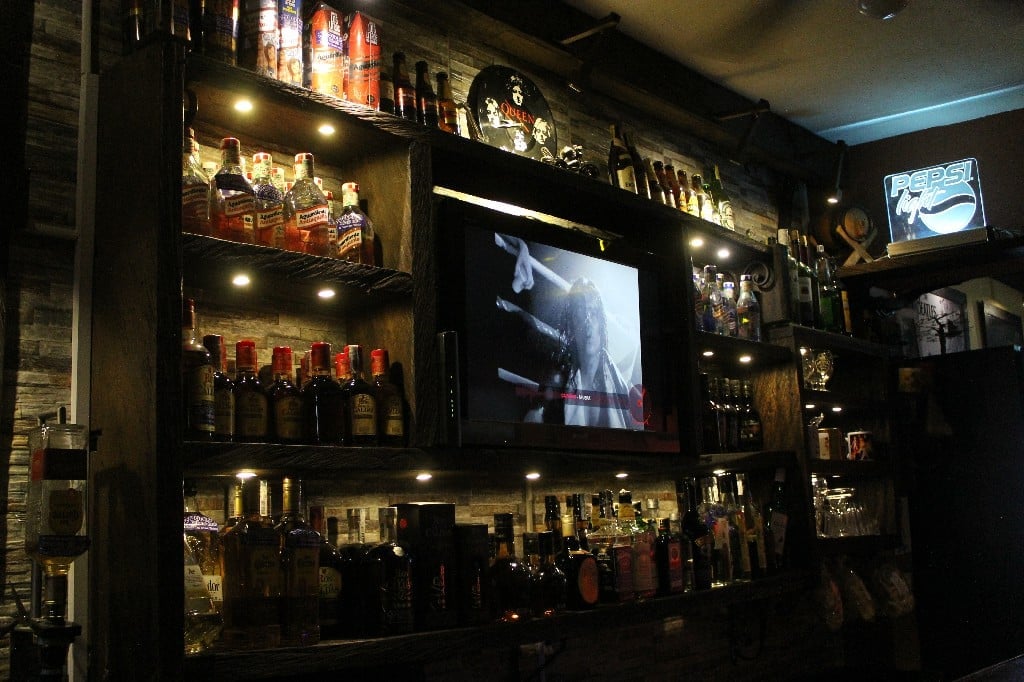 QUEEN'S VIDEO BAR