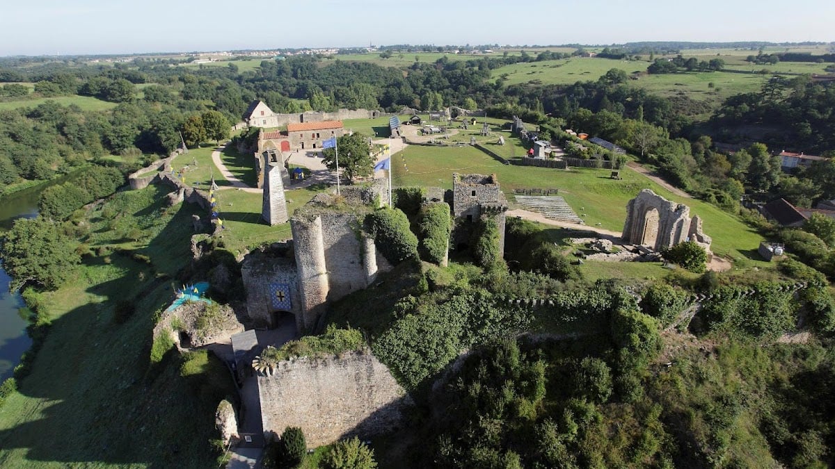 CHÂTEAU TIFFAUGES