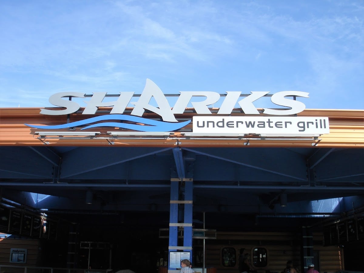 Sharks Underwater Grill - orlando • underwater themed restaurant